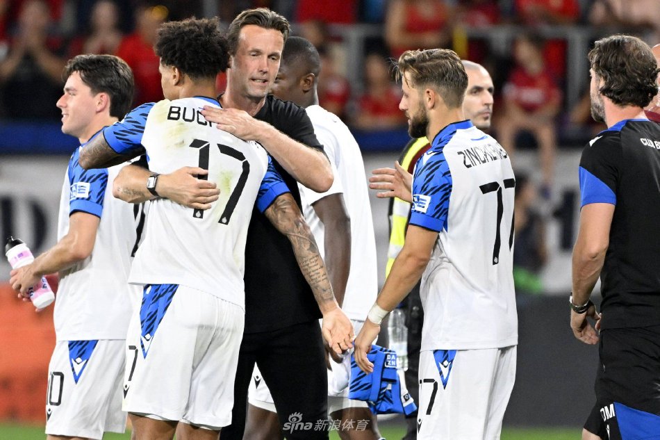 将鱼从水面 将鱼从水面