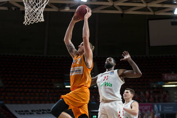 更加深了群 更加深了群