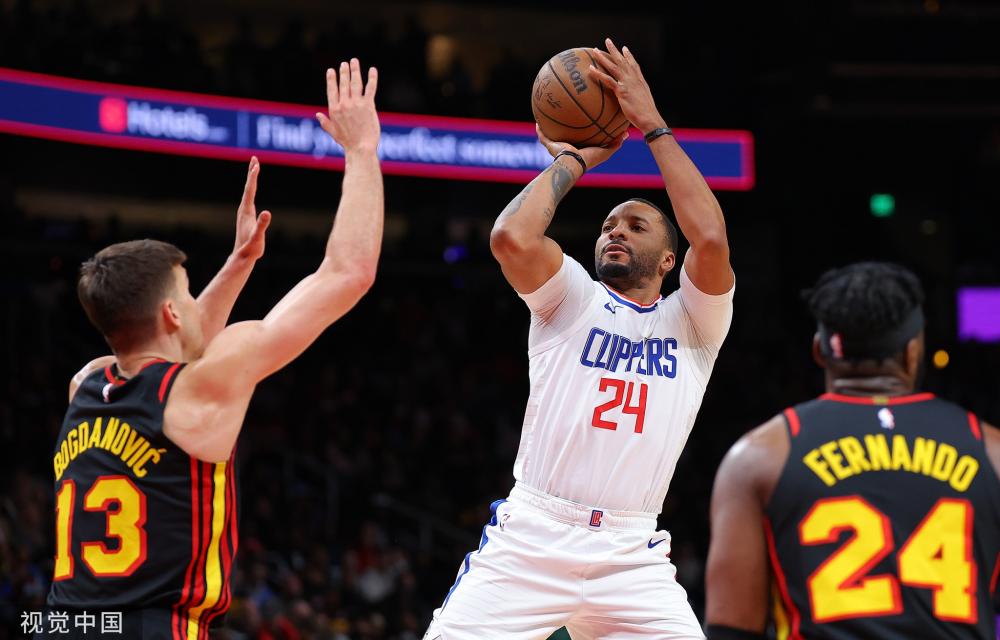 足球场上的 足球场上的